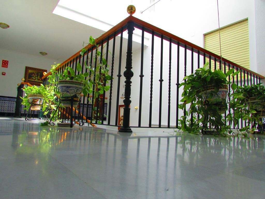 Hotel Mairena Майрена-дель-Алькор Экстерьер фото