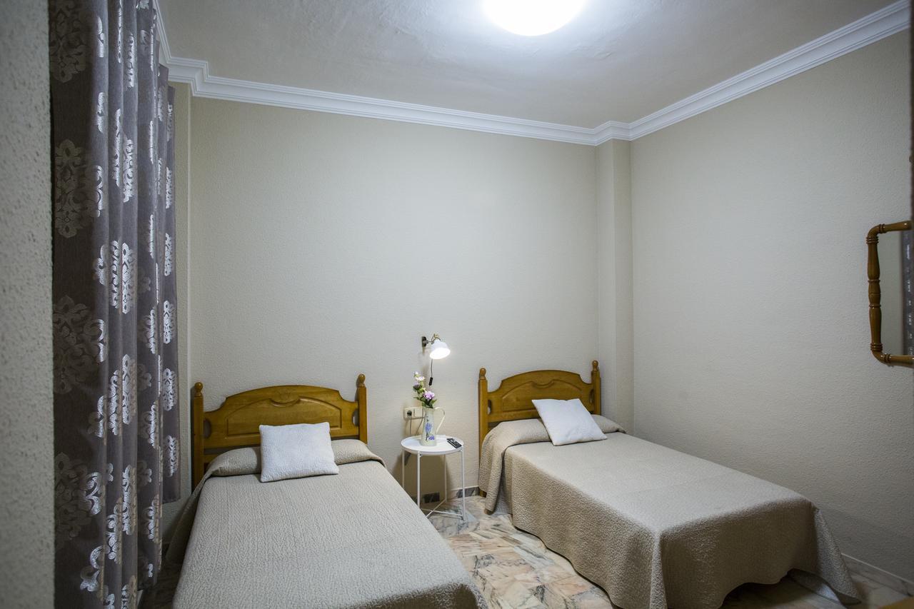 Hotel Mairena Майрена-дель-Алькор Экстерьер фото