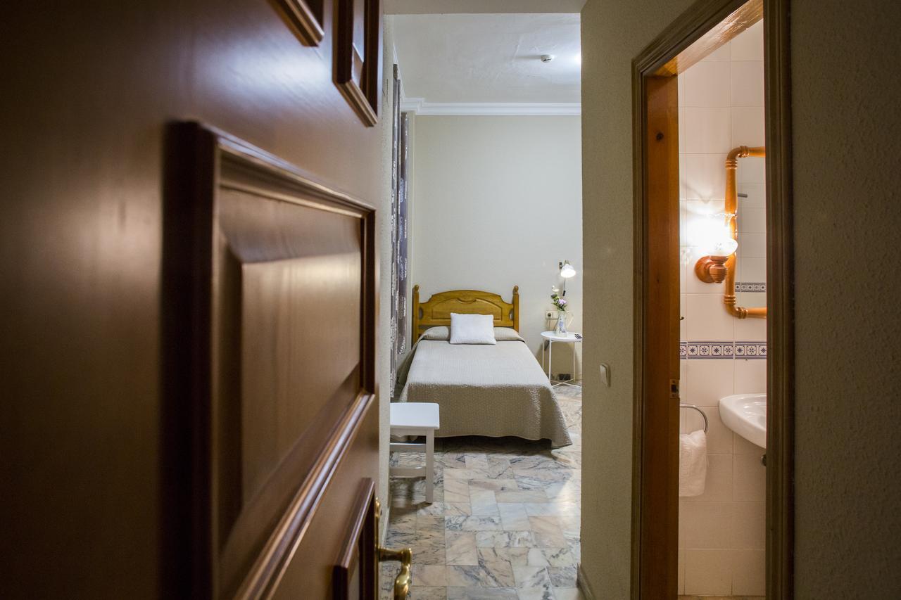 Hotel Mairena Майрена-дель-Алькор Экстерьер фото